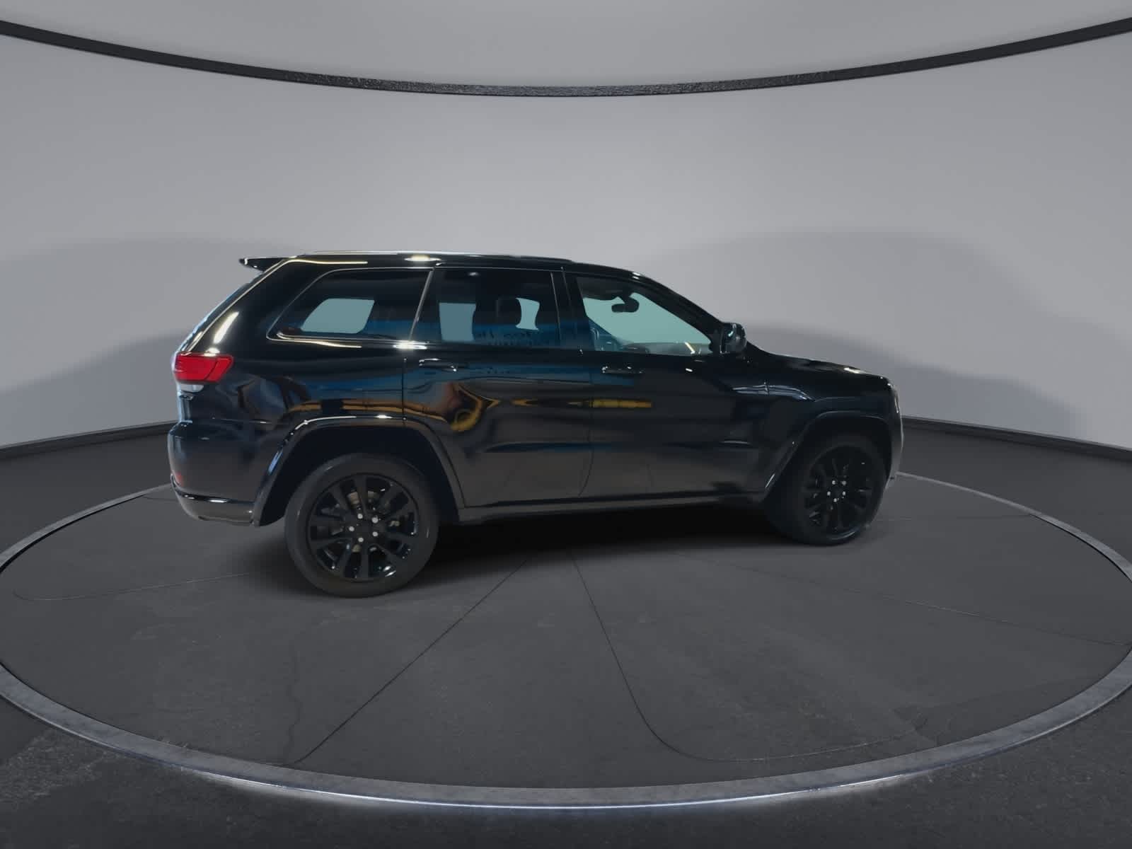 Thumbnail: 2020 Jeep Grand Cherokee - 12