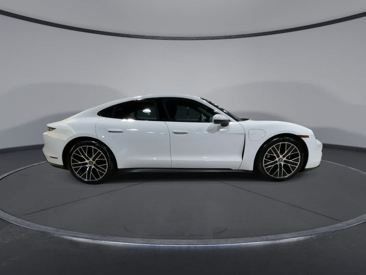 Thumbnail: 2022 Porsche Taycan - 13