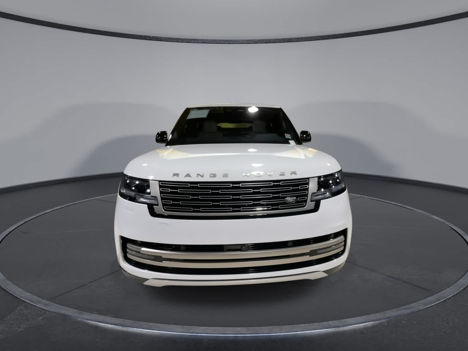 2023 Land Rover Range Rover SE photo 4