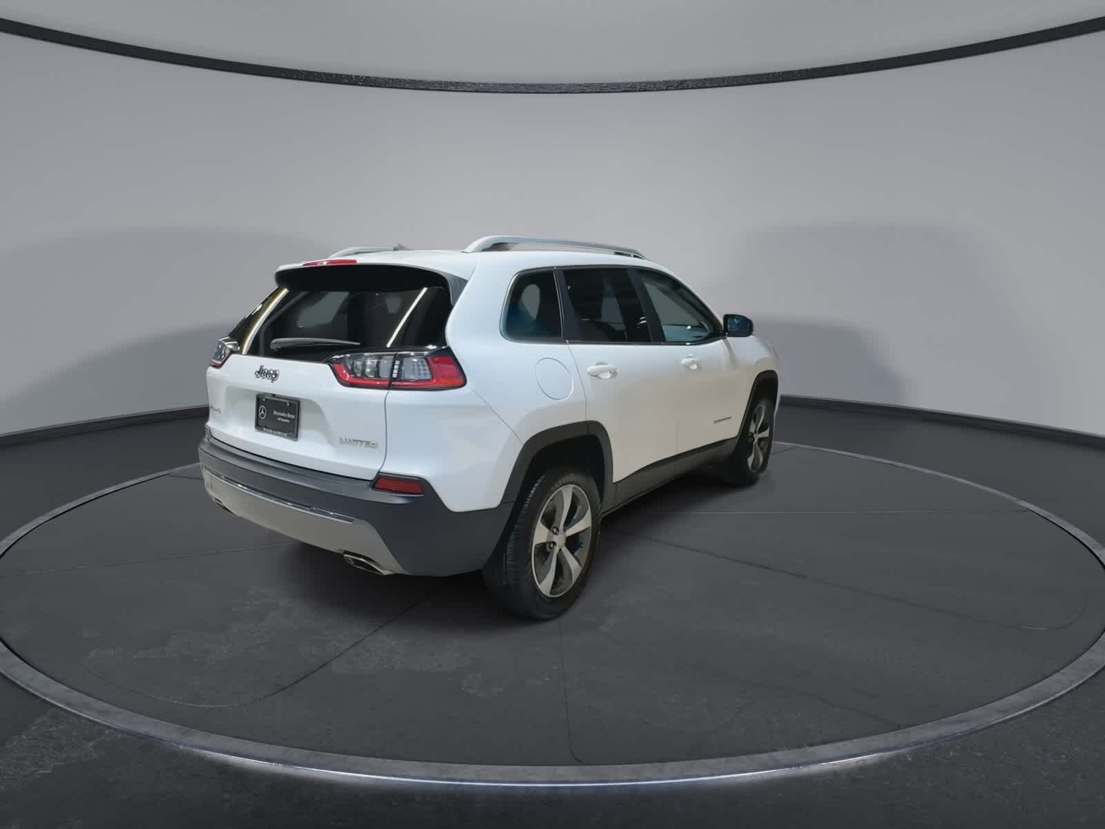 Thumbnail: 2019 Jeep Cherokee - 11