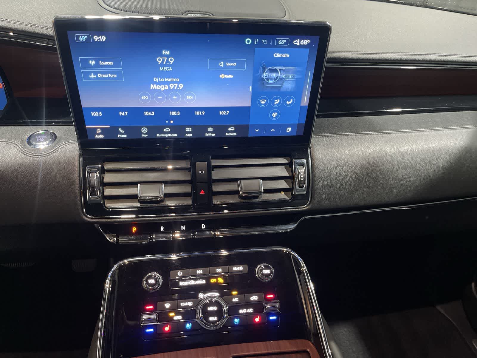 Thumbnail: 2023 Lincoln Navigator L - 28