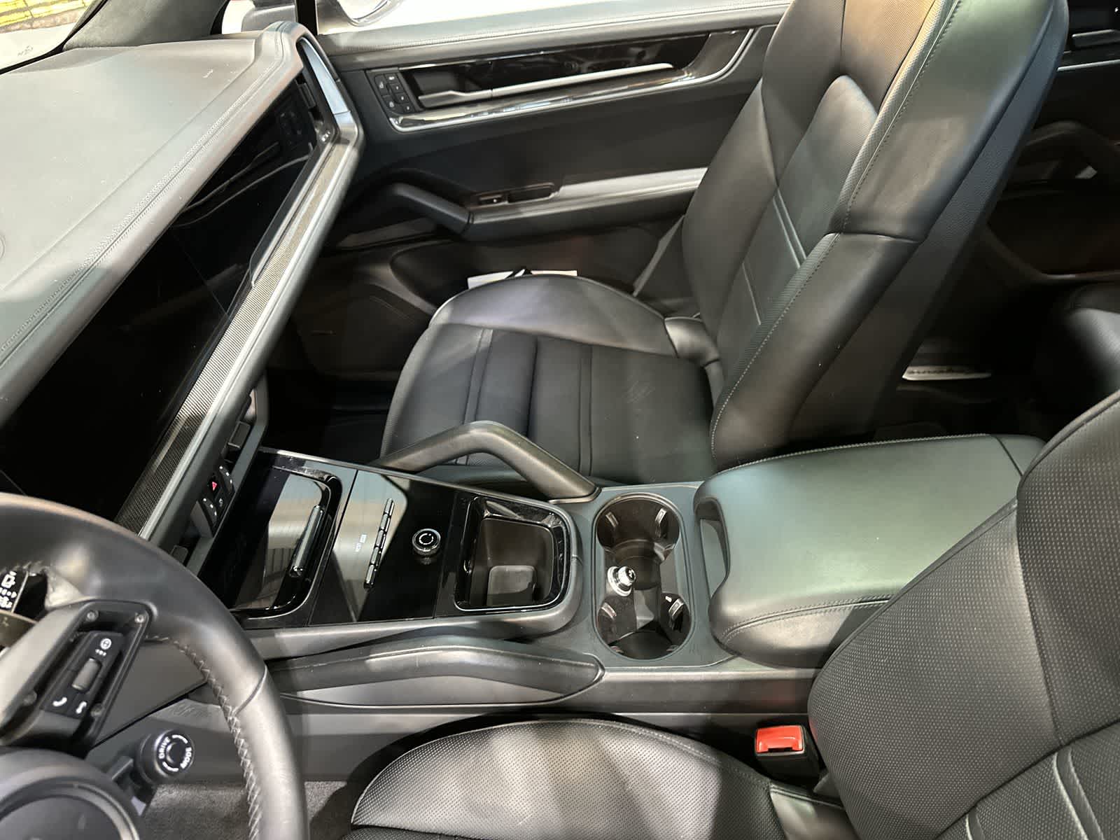 Thumbnail: 2024 Porsche Cayenne - 28