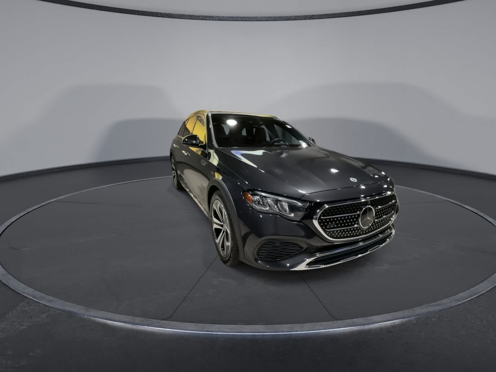 Thumbnail: 2025 Mercedes-Benz E-Class - 4