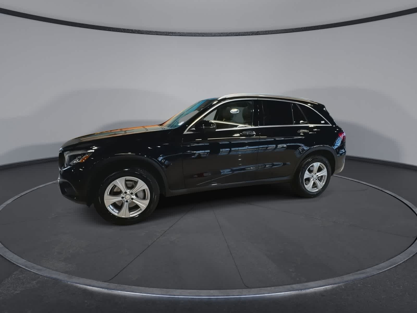 Thumbnail: 2017 Mercedes-Benz GLC - 6