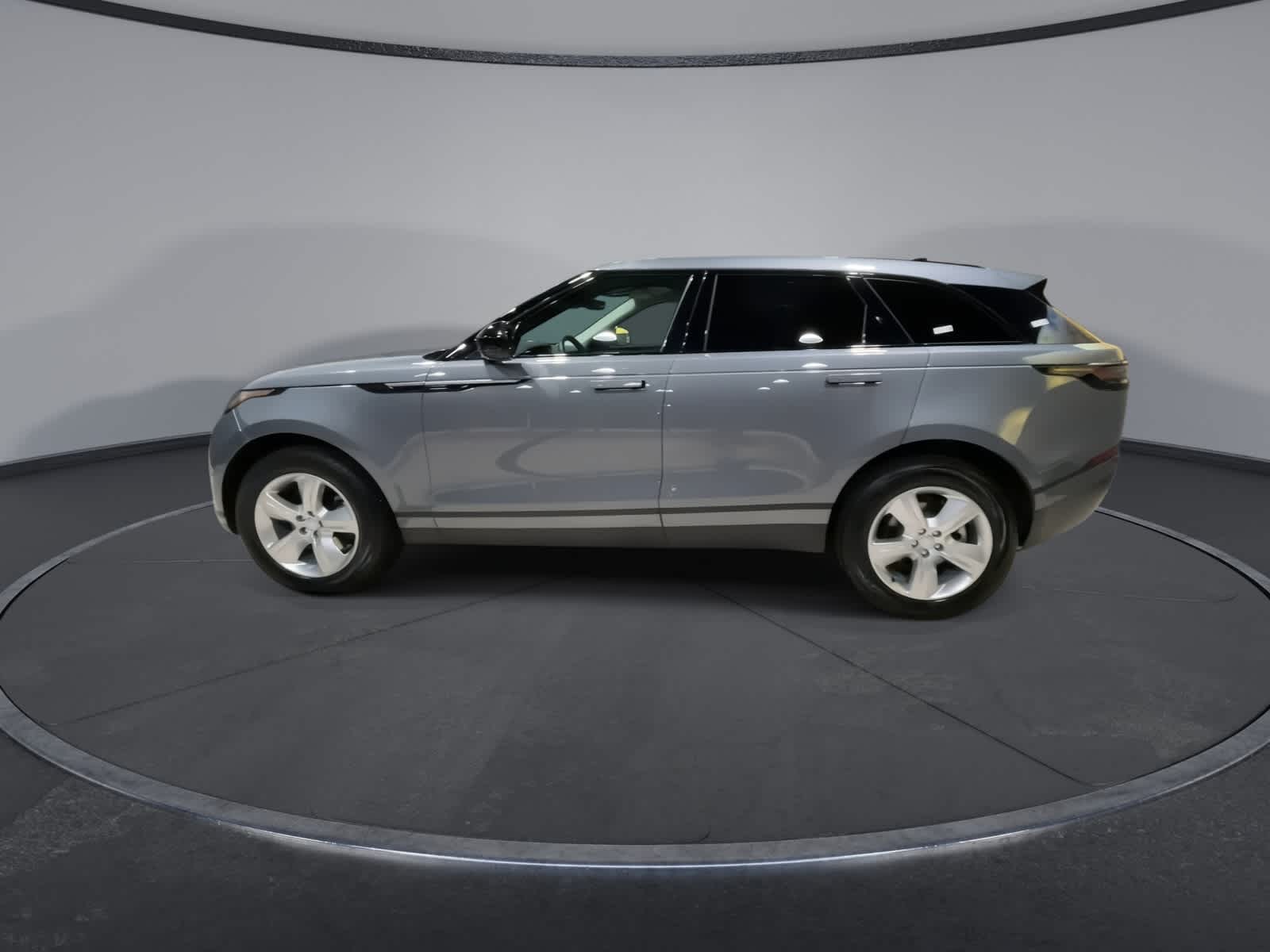 Thumbnail: 2025 Land Rover Range Rover Velar - 7