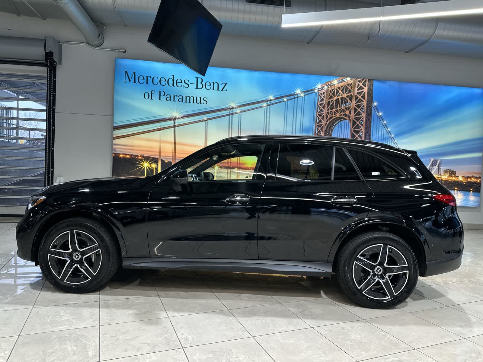 Thumbnail: 2025 Mercedes-Benz GLC - 15