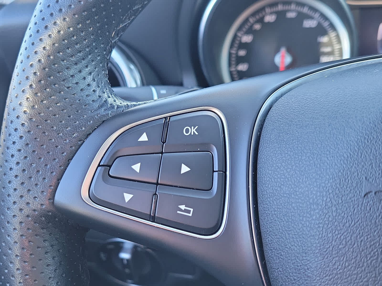 Thumbnail: 2020 Mercedes-Benz GLA - 17