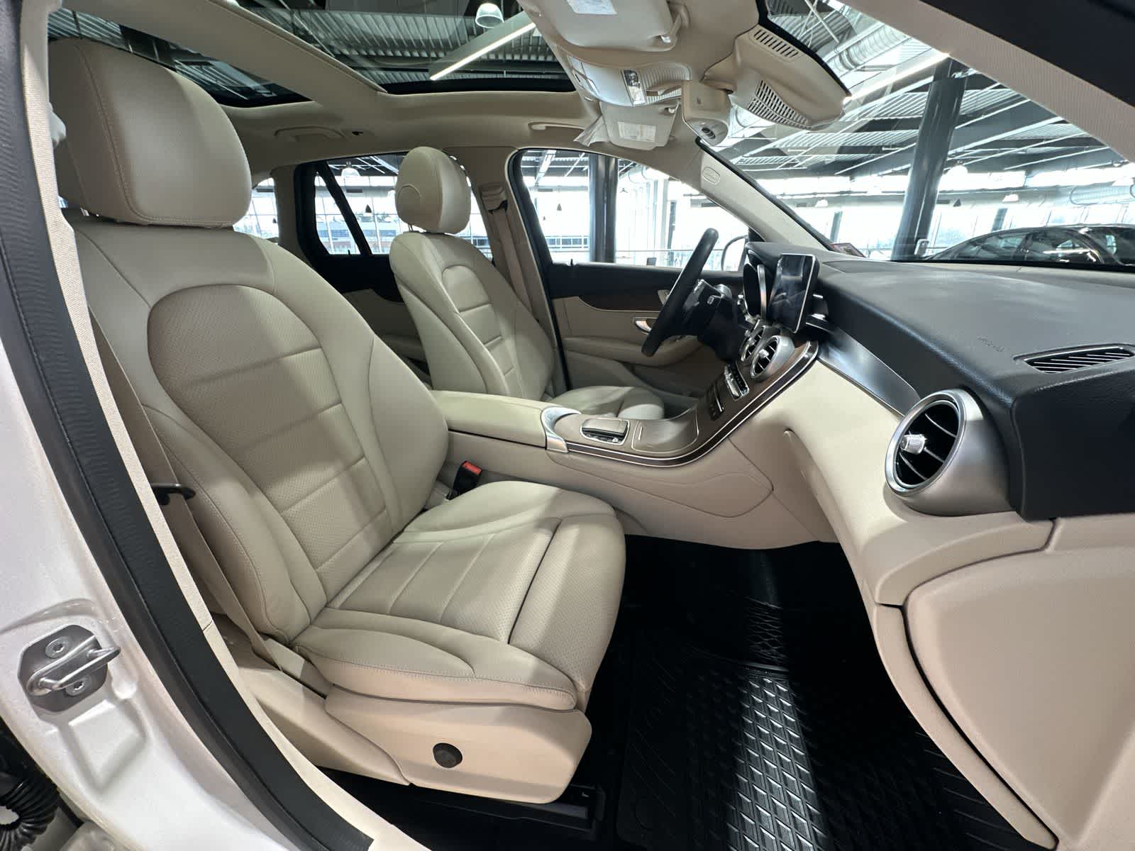 Thumbnail: 2020 Mercedes-Benz GLC - 26