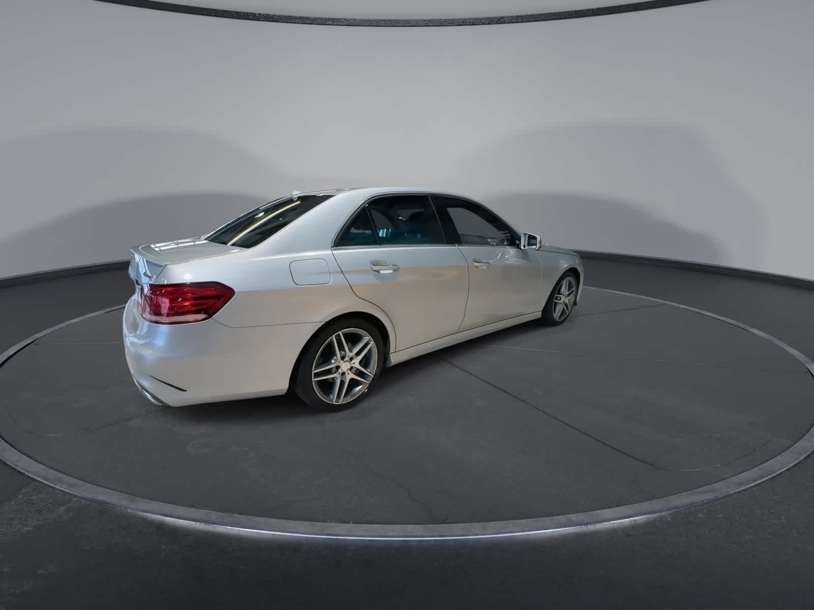 Thumbnail: 2016 Mercedes-Benz E-Class - 11