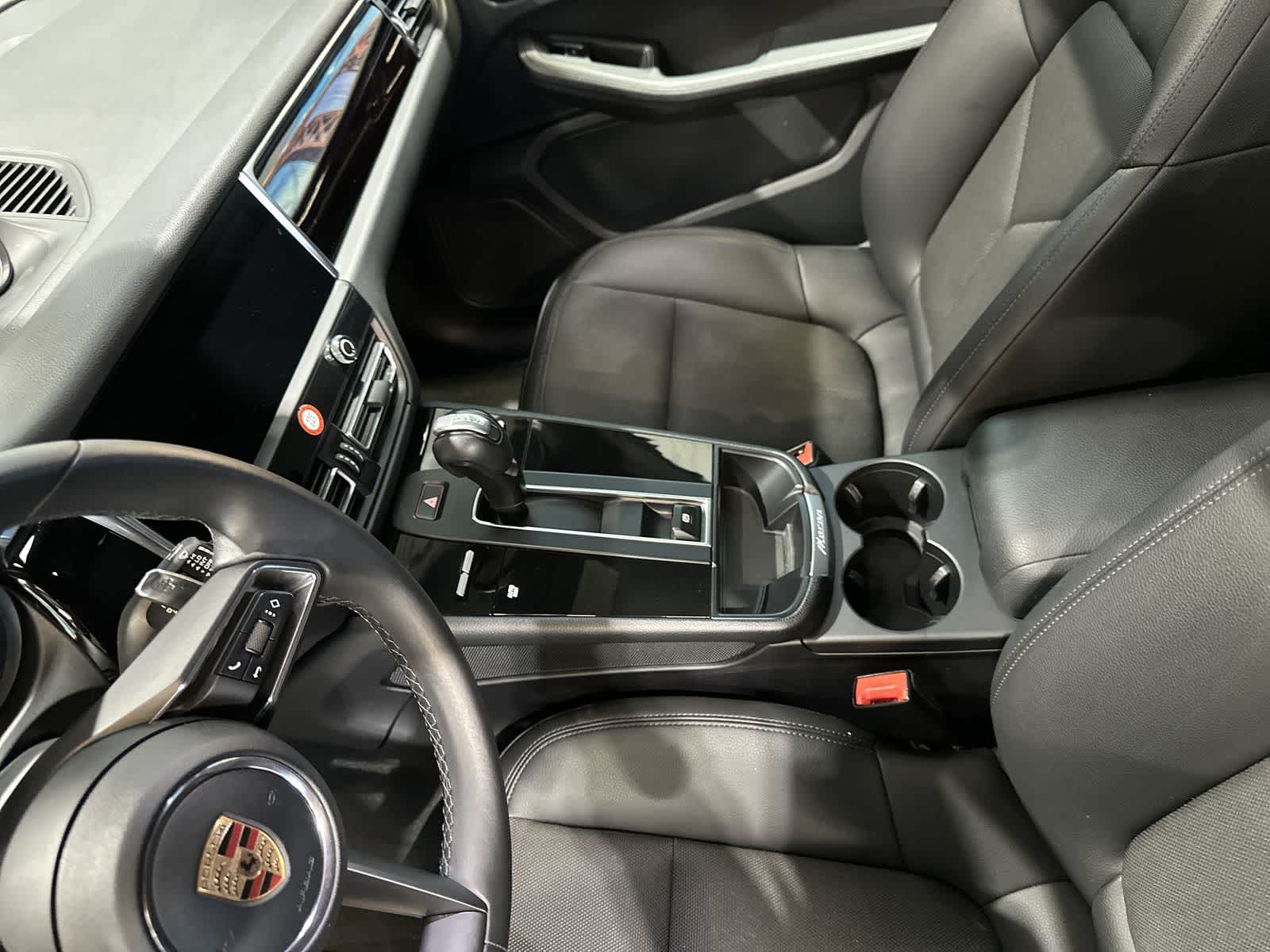 Thumbnail: 2023 Porsche Macan - 28