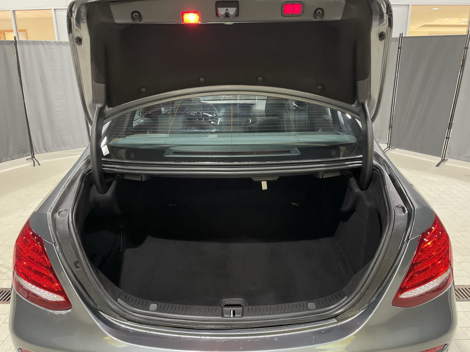 Thumbnail: 2018 Mercedes-Benz E-Class - 31