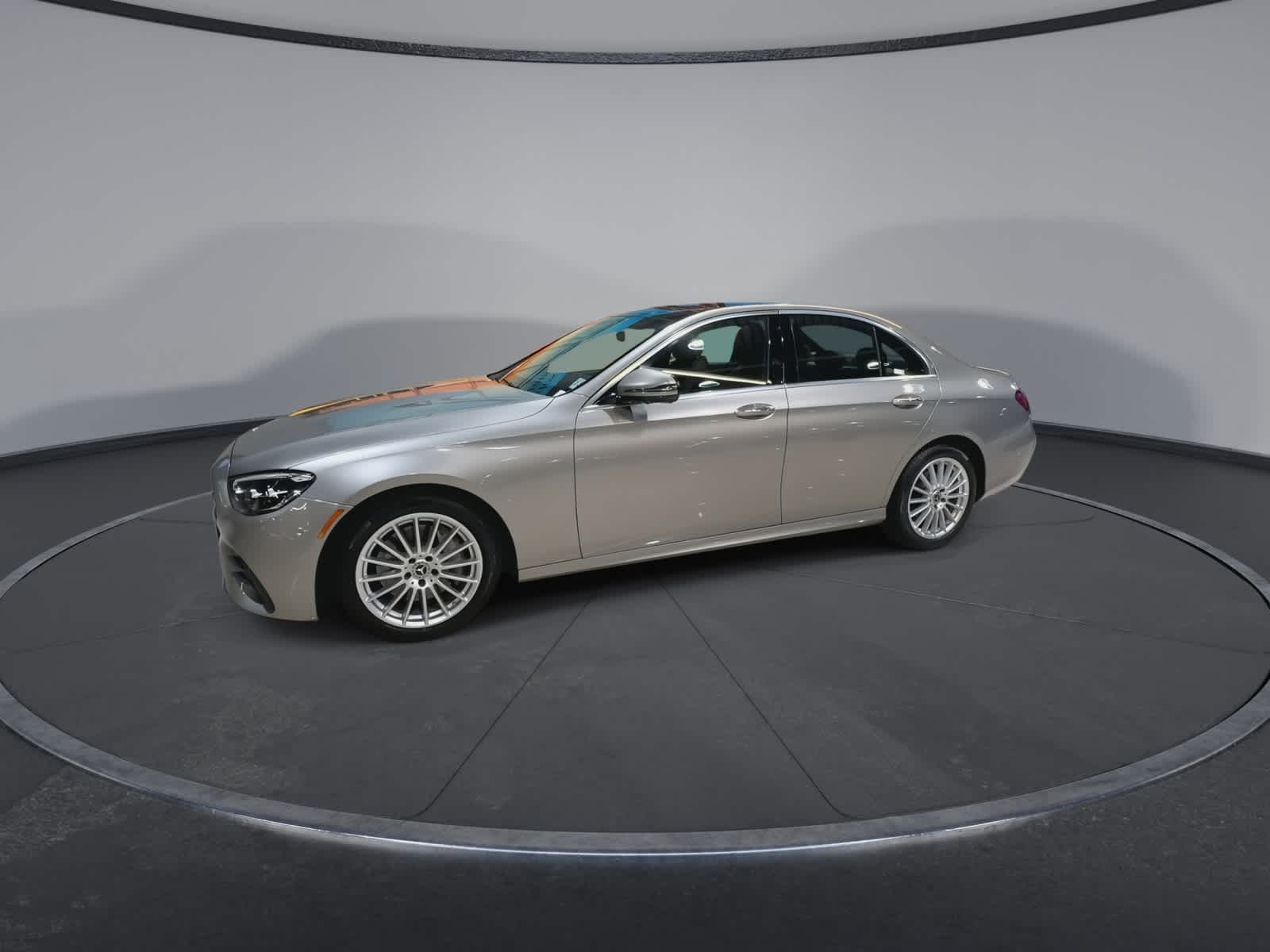 Thumbnail: 2022 Mercedes-Benz E-Class - 6