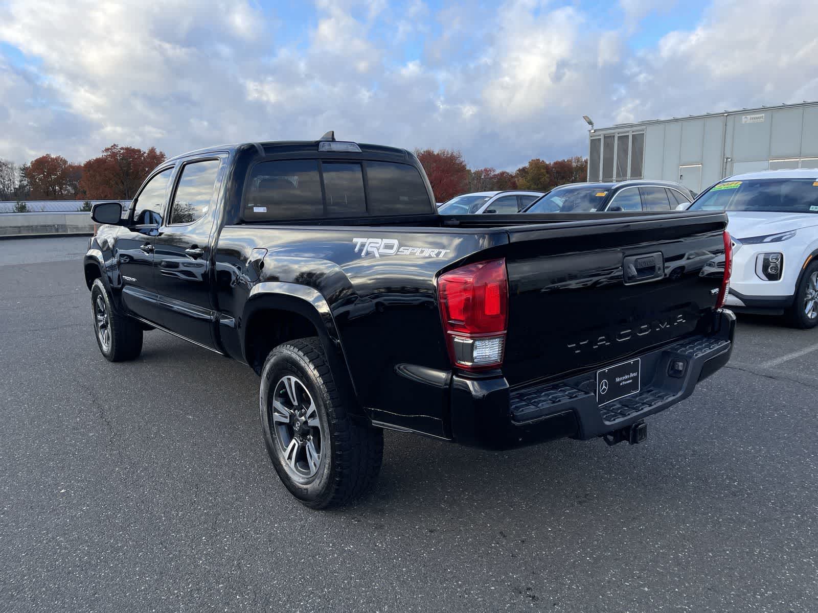 Thumbnail: 2016 Toyota Tacoma - 16