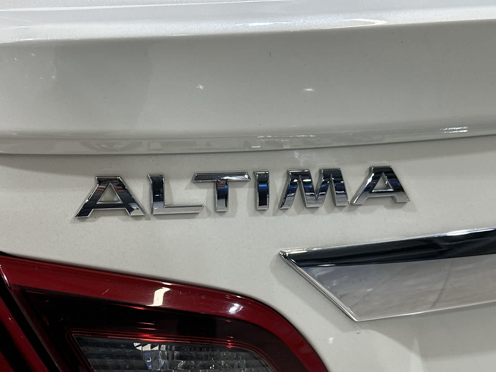 Thumbnail: 2017 Nissan Altima - 19