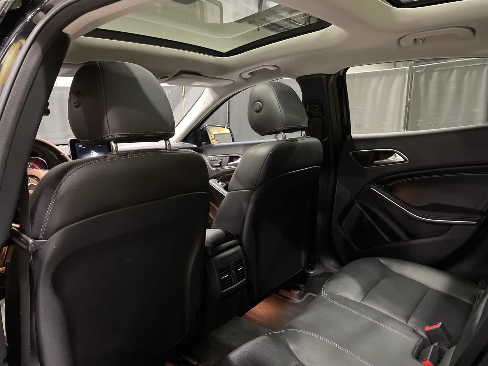 Thumbnail: 2017 Mercedes-Benz GLA - 24