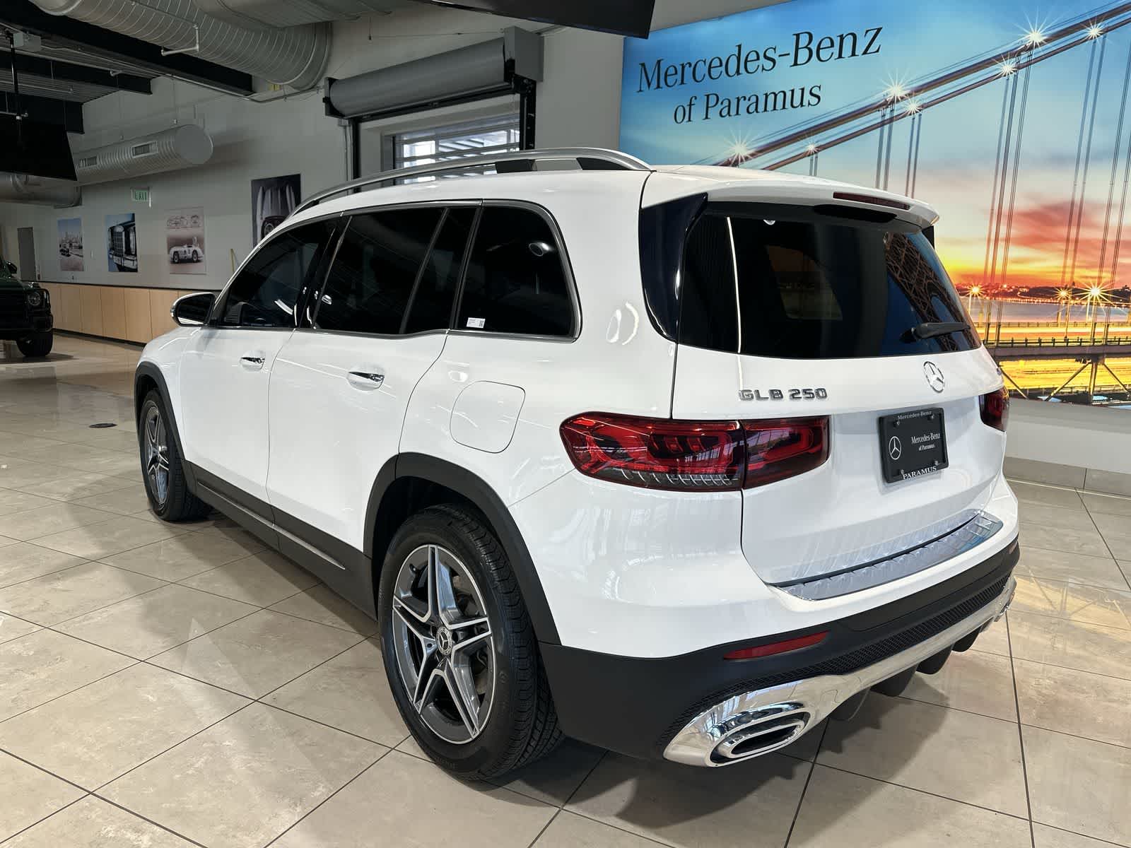 Thumbnail: 2022 Mercedes-Benz GLB - 16