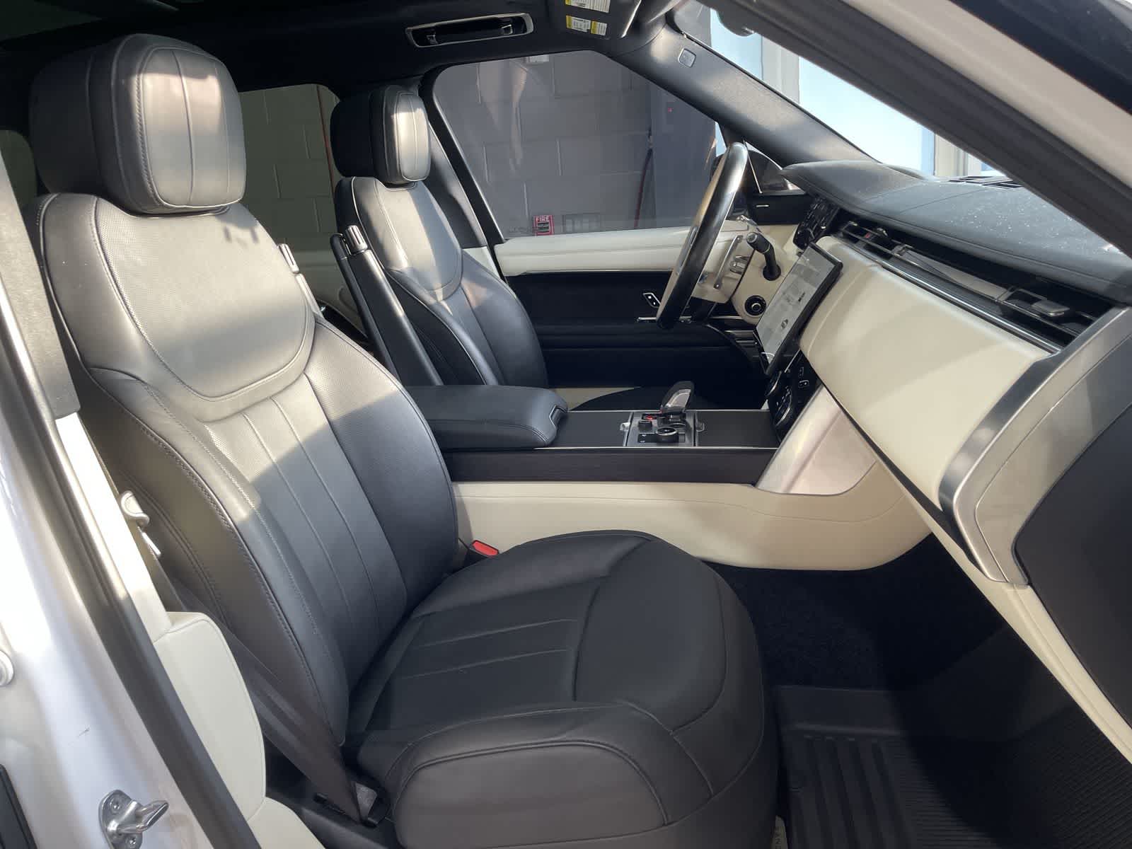 Thumbnail: 2023 Land Rover Range Rover - 26
