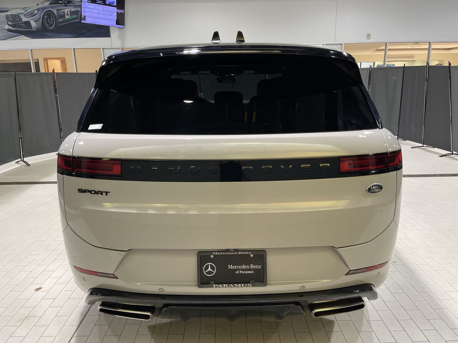 Thumbnail: 2023 Land Rover Range Rover Sport - 17