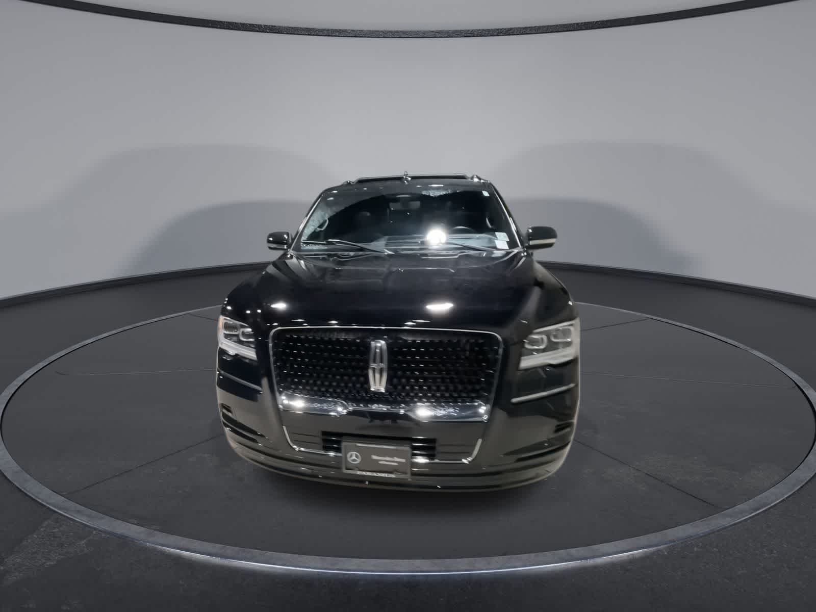 Thumbnail: 2023 Lincoln Navigator L - 4