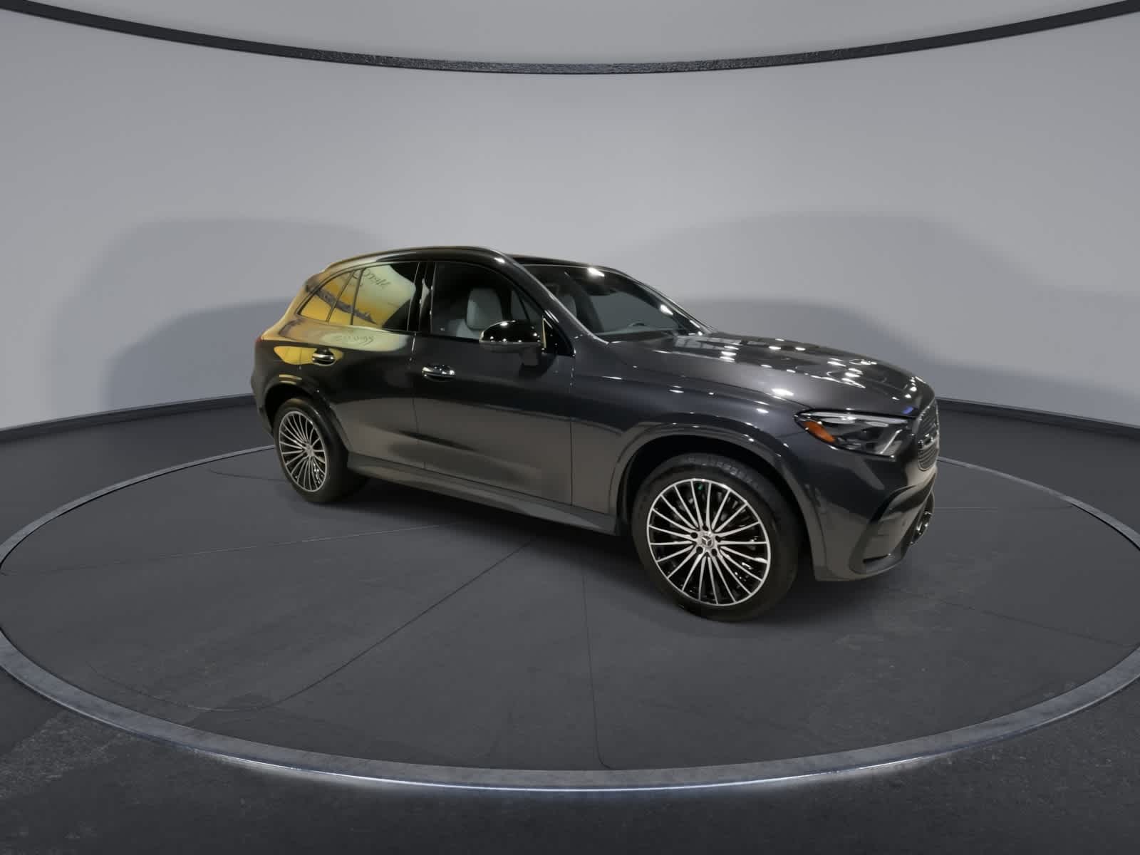 2024 Mercedes Benz GLC 300 photo 2