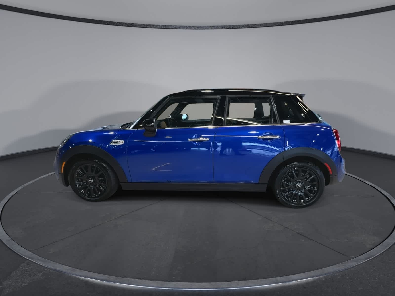Thumbnail: 2021 MINI Cooper Hardtop - 7