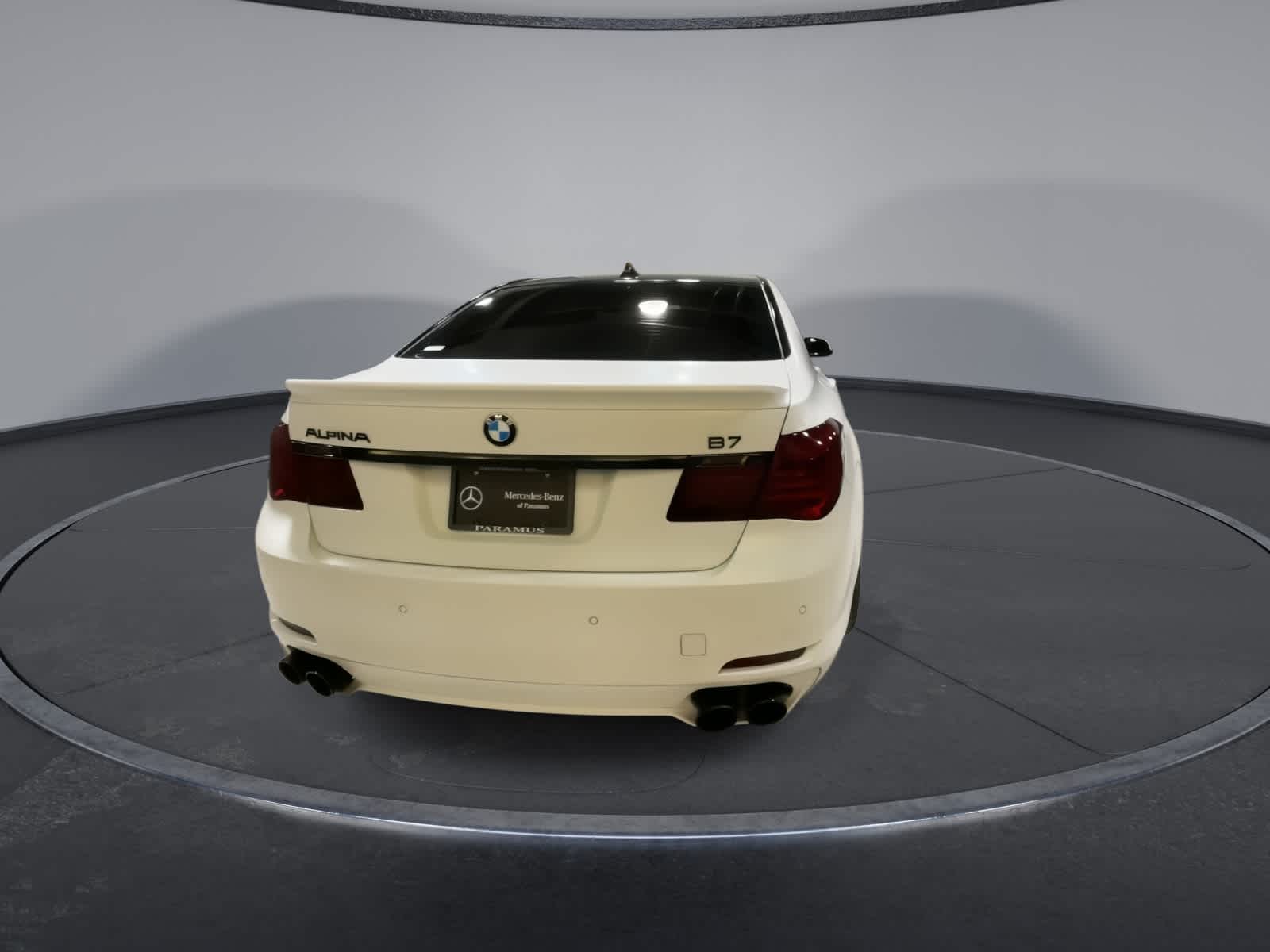 Thumbnail: 2011 BMW 7 Series - 10