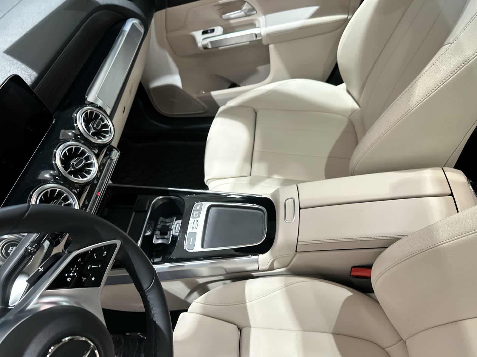 Thumbnail: 2026 Mercedes-Benz GLB - 28