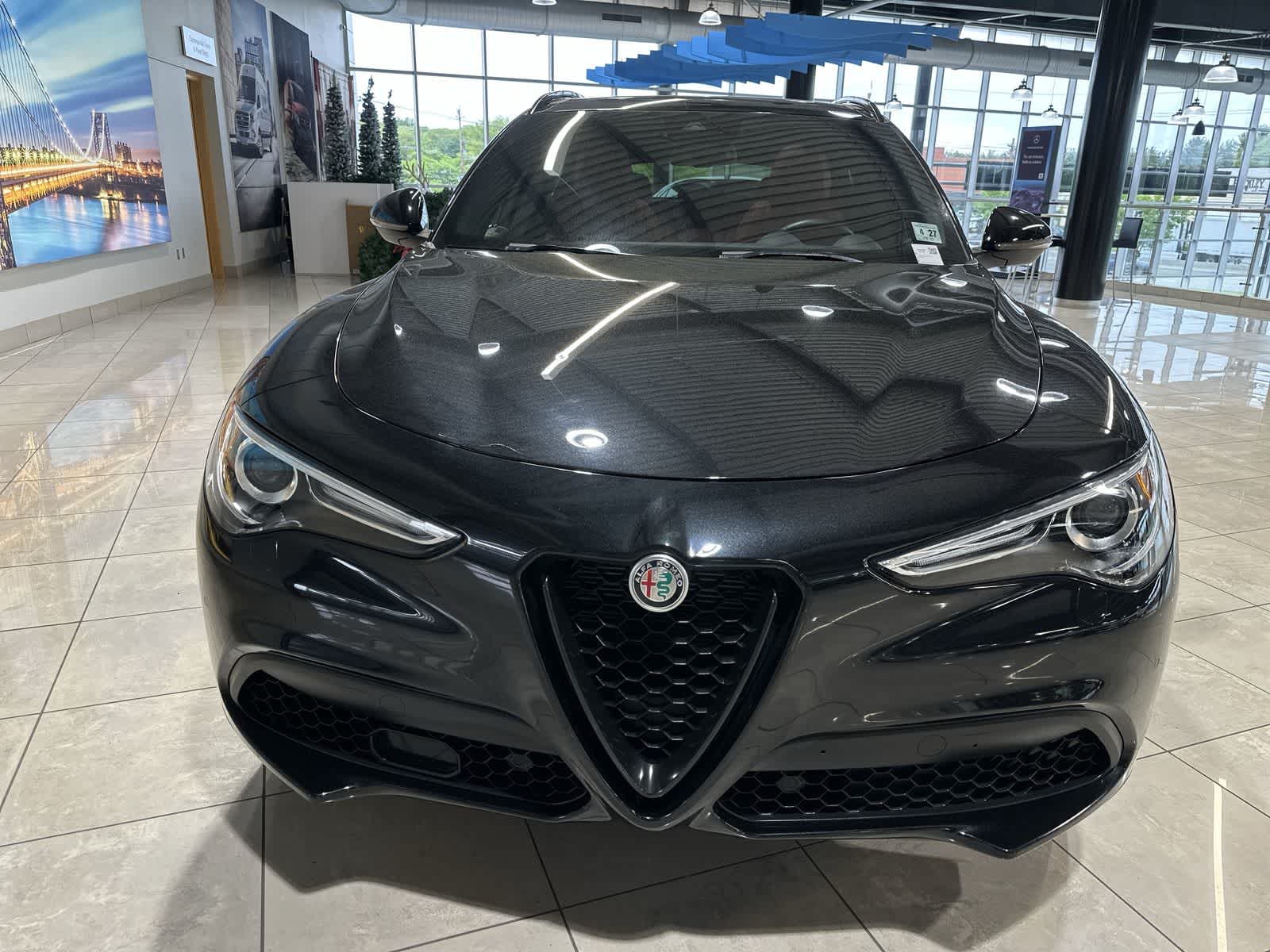 Thumbnail: 2022 Alfa Romeo Stelvio - 18