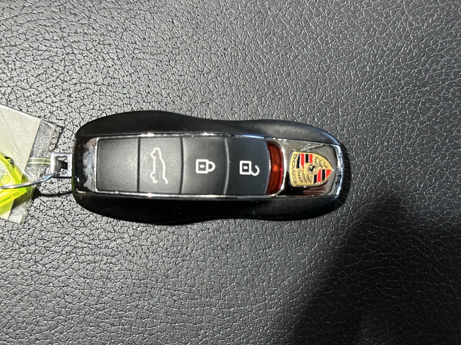 Thumbnail: 2023 Porsche Macan - 32