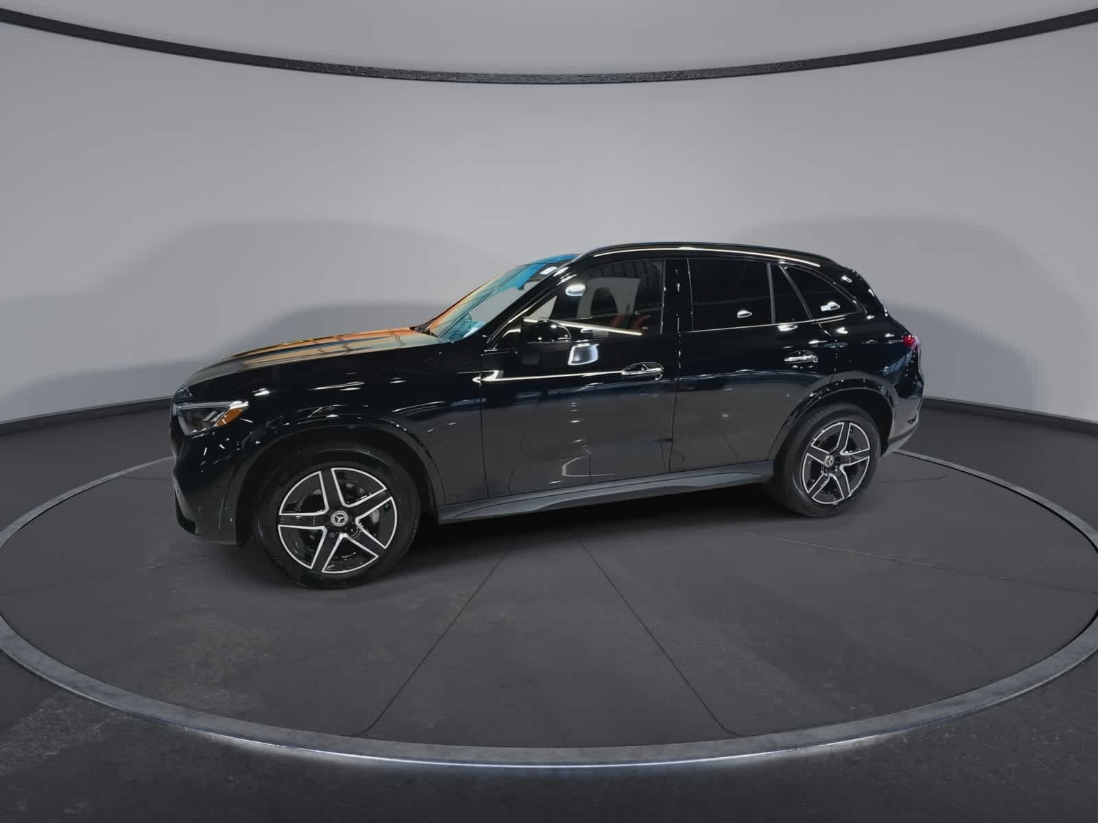 Thumbnail: 2025 Mercedes-Benz GLC - 6