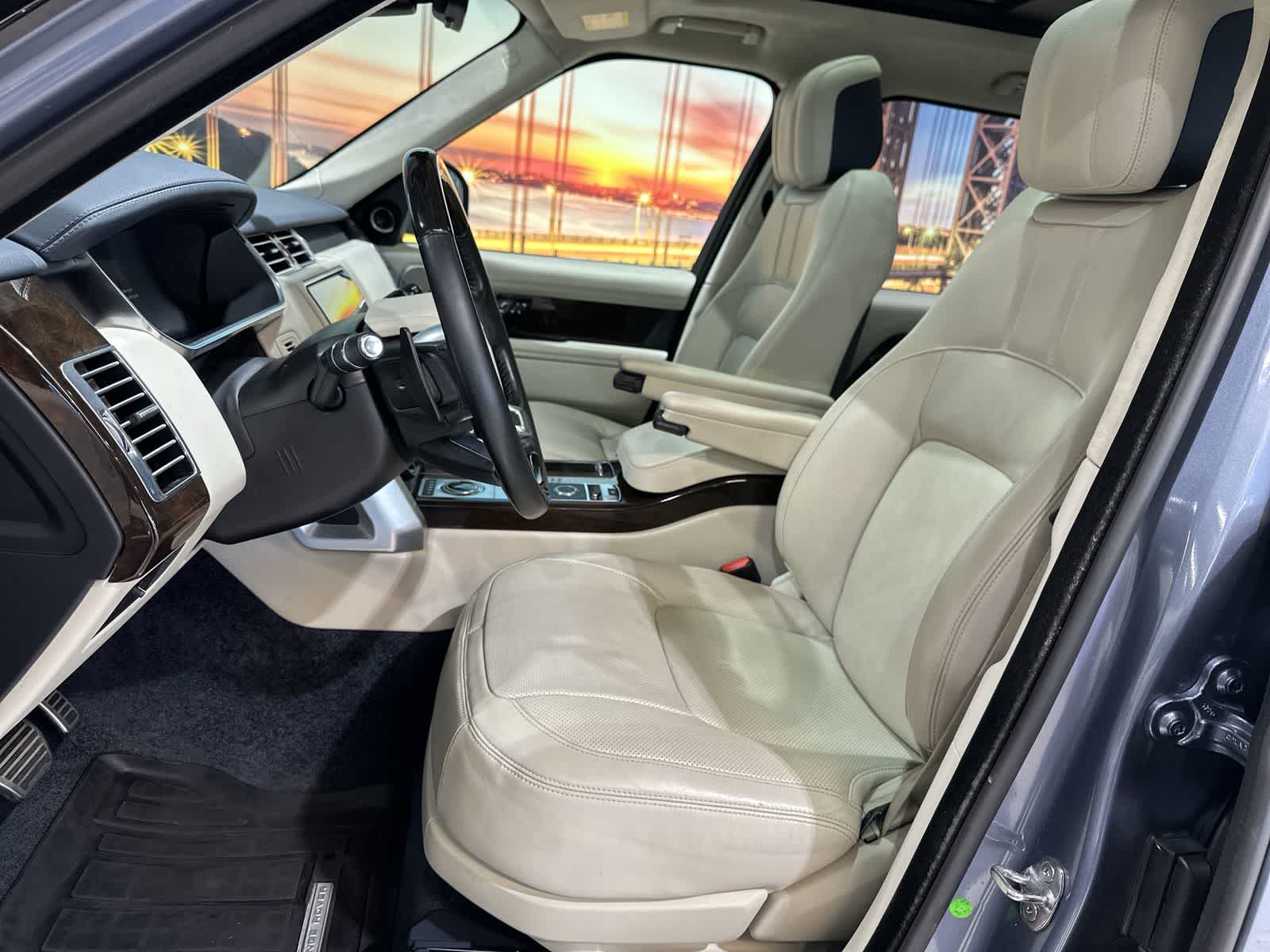 Thumbnail: 2021 Land Rover Range Rover - 23