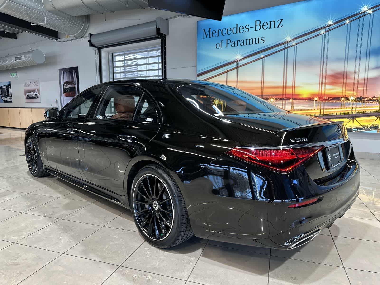 Thumbnail: 2023 Mercedes-Benz S-Class - 16