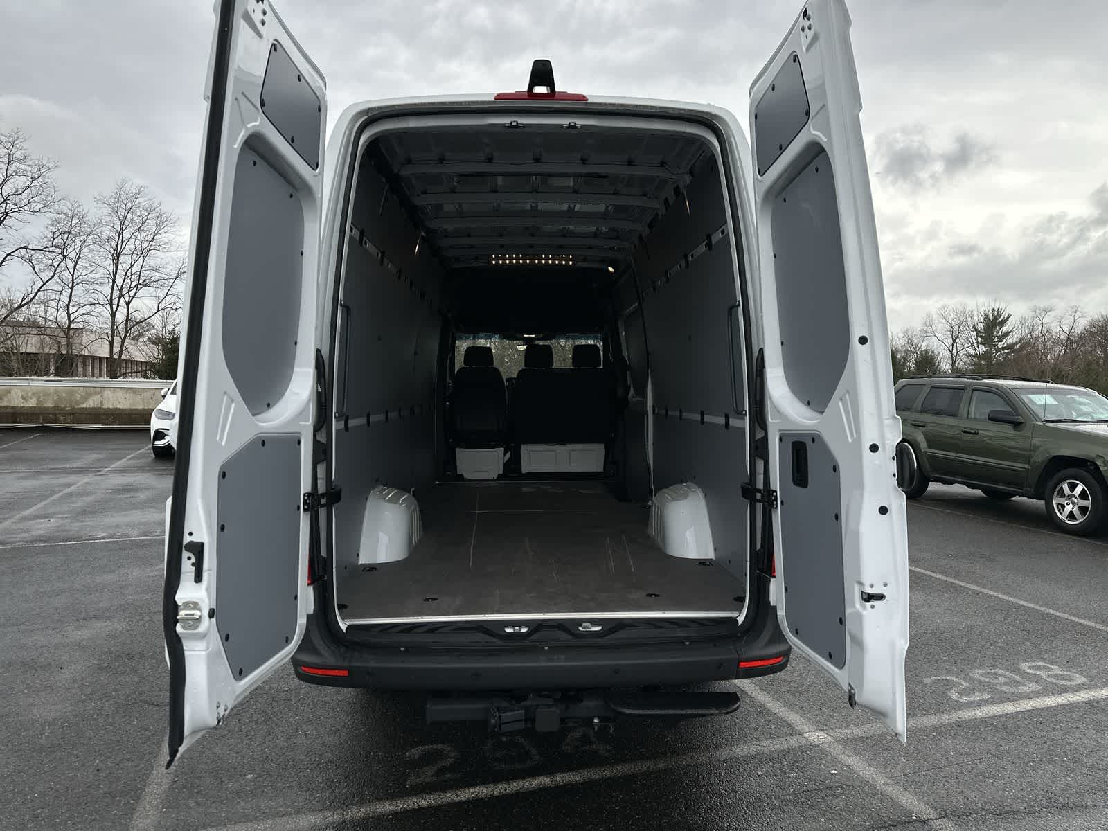 Thumbnail: 2025 Mercedes-Benz Sprinter - 31