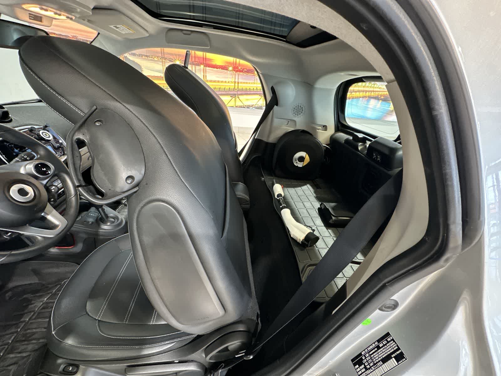 Thumbnail: 2018 smart fortwo - 23