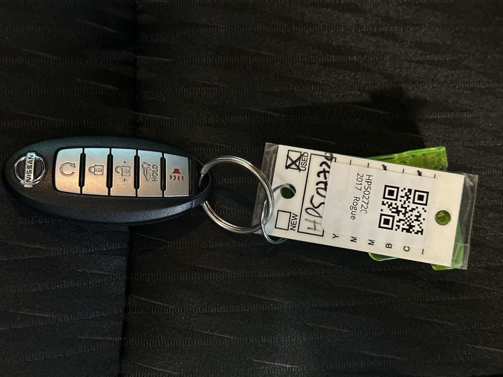 Thumbnail: 2017 Nissan Rogue - 32