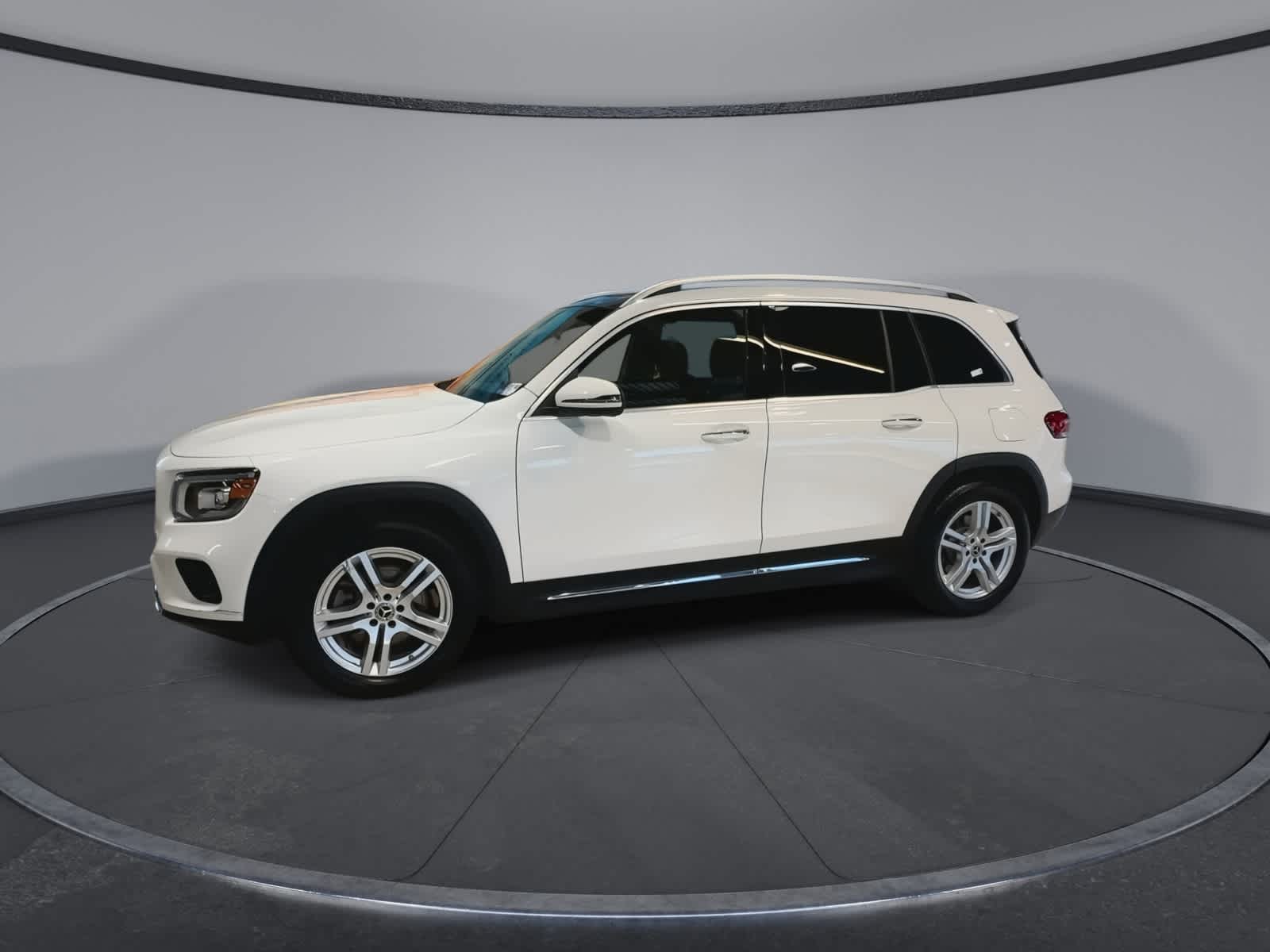 Thumbnail: 2020 Mercedes-Benz GLB - 6