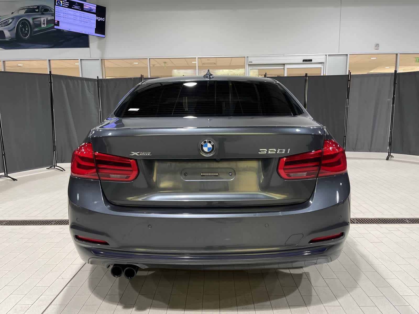 Thumbnail: 2016 BMW 3 Series - 17