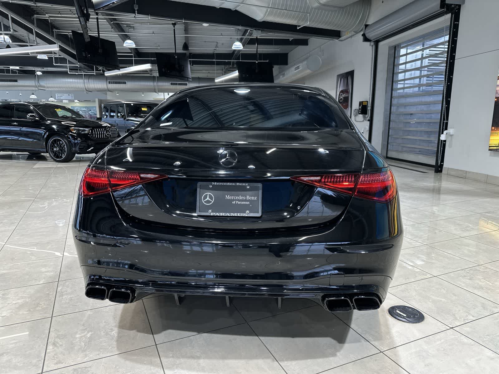 Thumbnail: 2023 Mercedes-Benz S-Class - 17