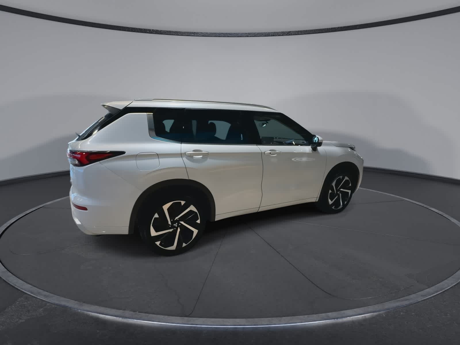 Thumbnail: 2022 Mitsubishi Outlander - 12