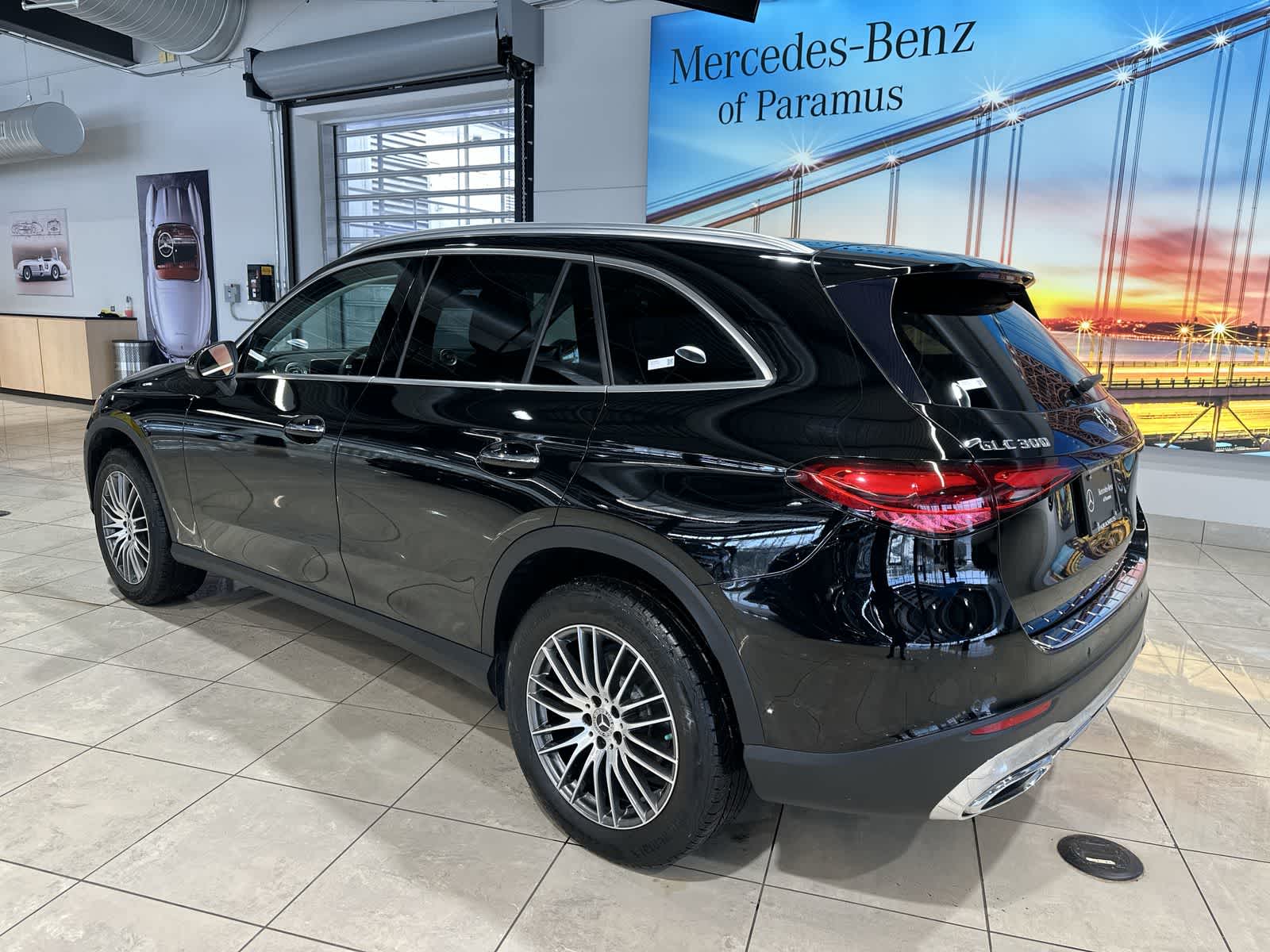 Thumbnail: 2023 Mercedes-Benz GLC - 16