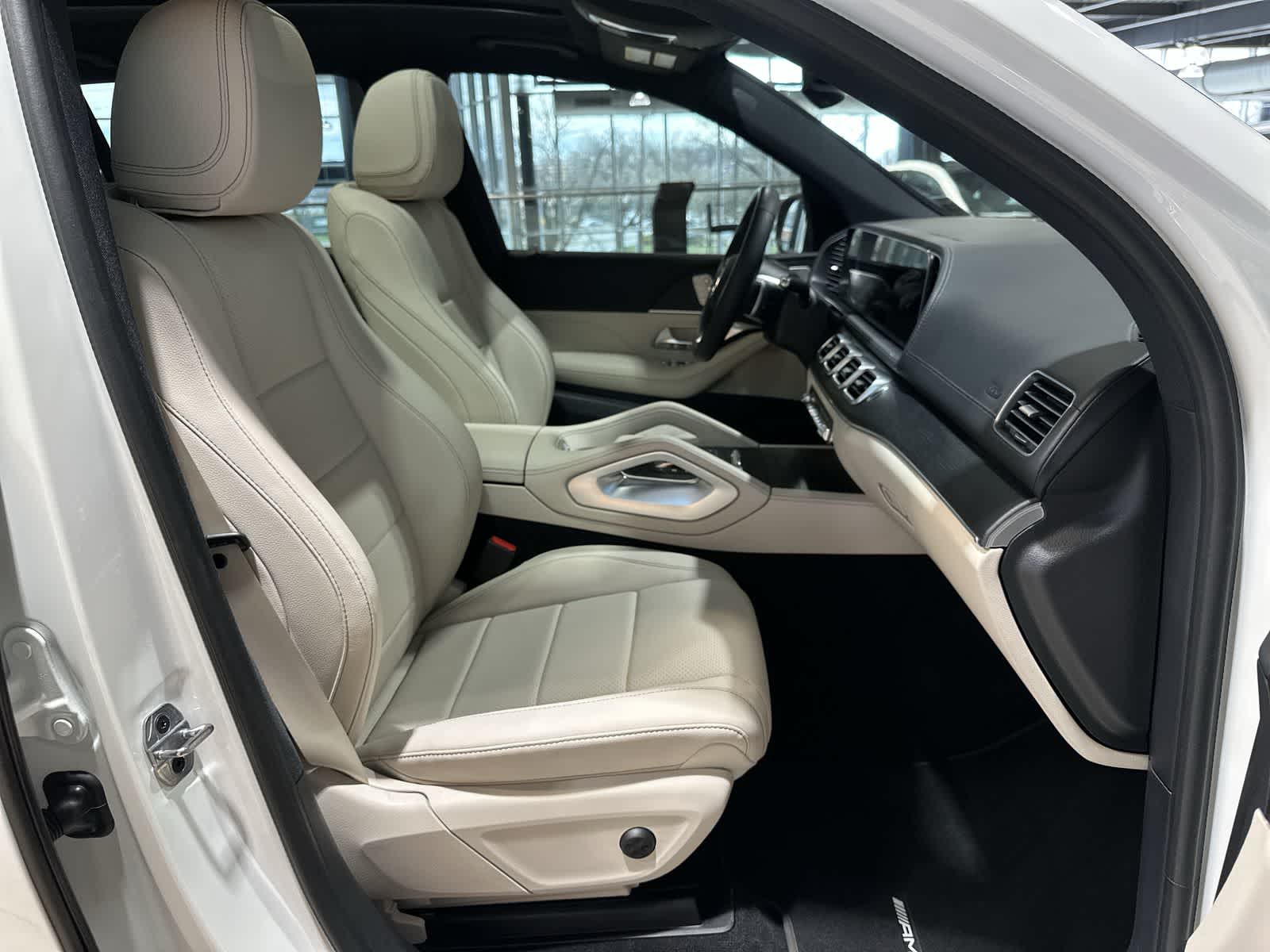 Thumbnail: 2025 Mercedes-Benz GLS - 26