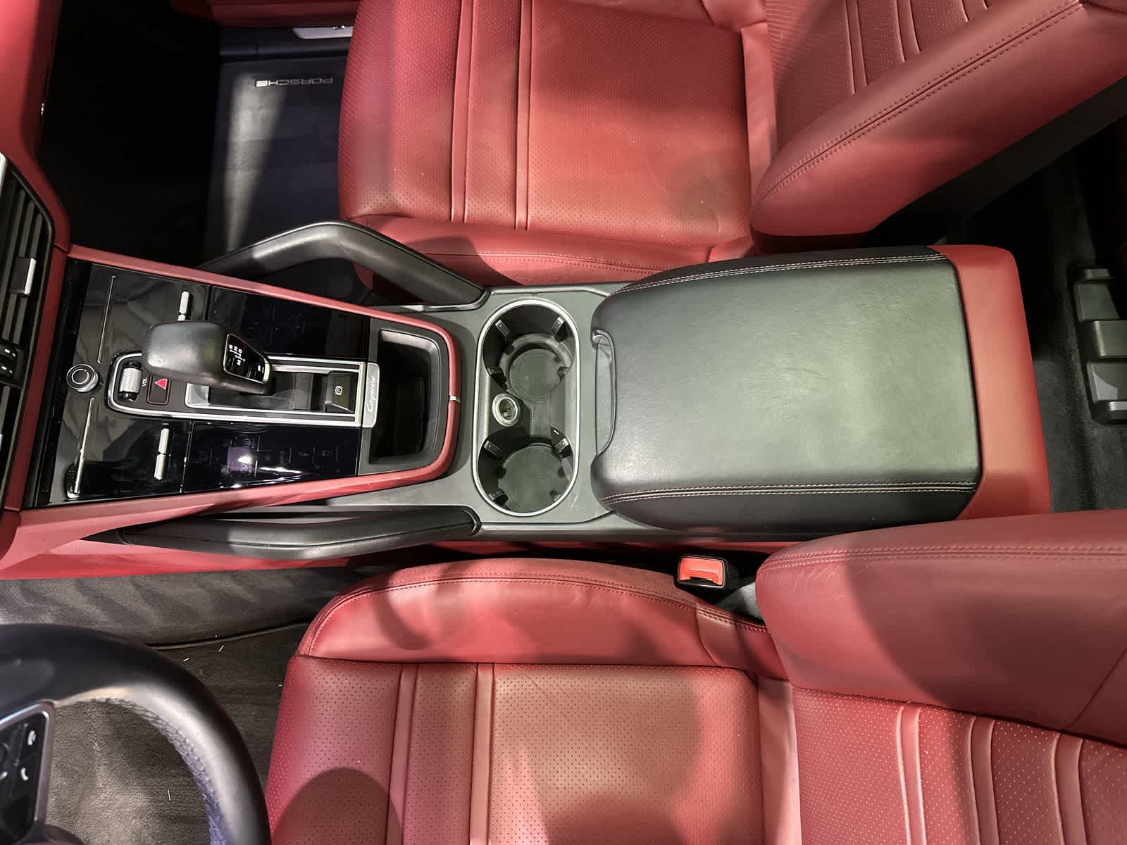 Thumbnail: 2022 Porsche Cayenne - 28