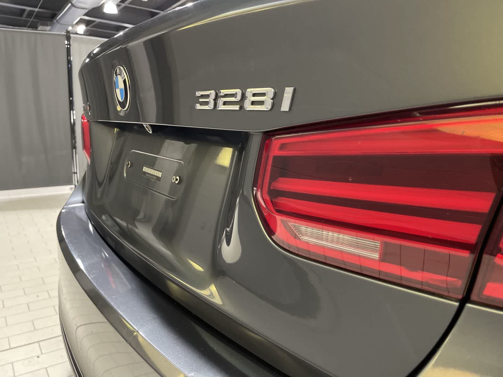 Thumbnail: 2016 BMW 3 Series - 19