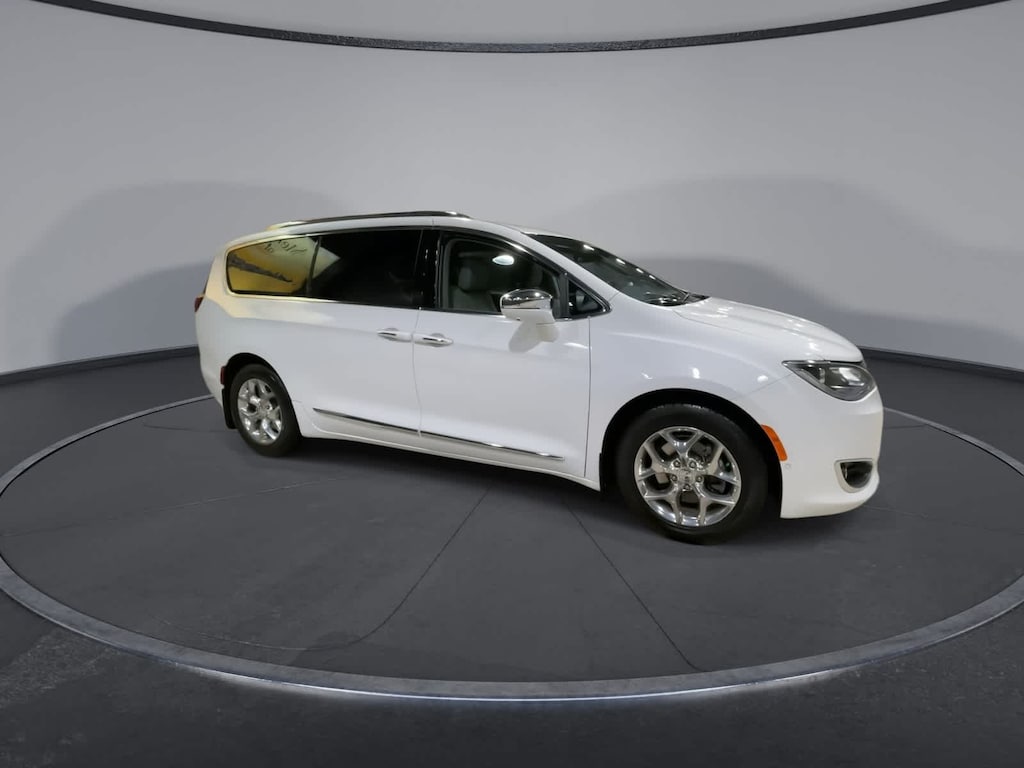 Used 2017 Chrysler Pacifica Limited Van