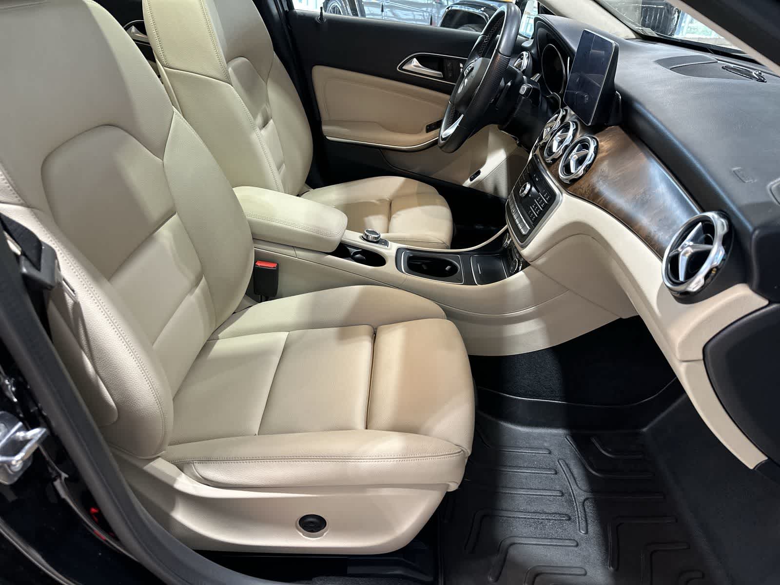 Thumbnail: 2019 Mercedes-Benz GLA - 26