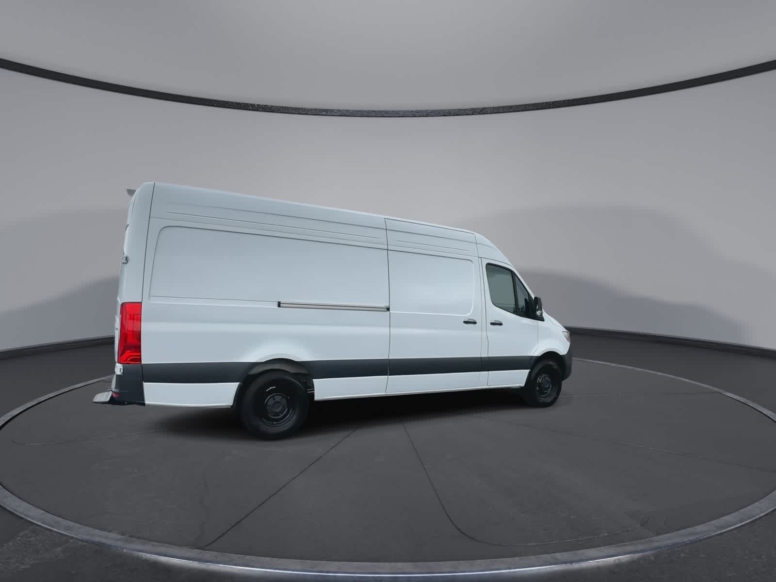 Thumbnail: 2025 Mercedes-Benz Sprinter - 3
