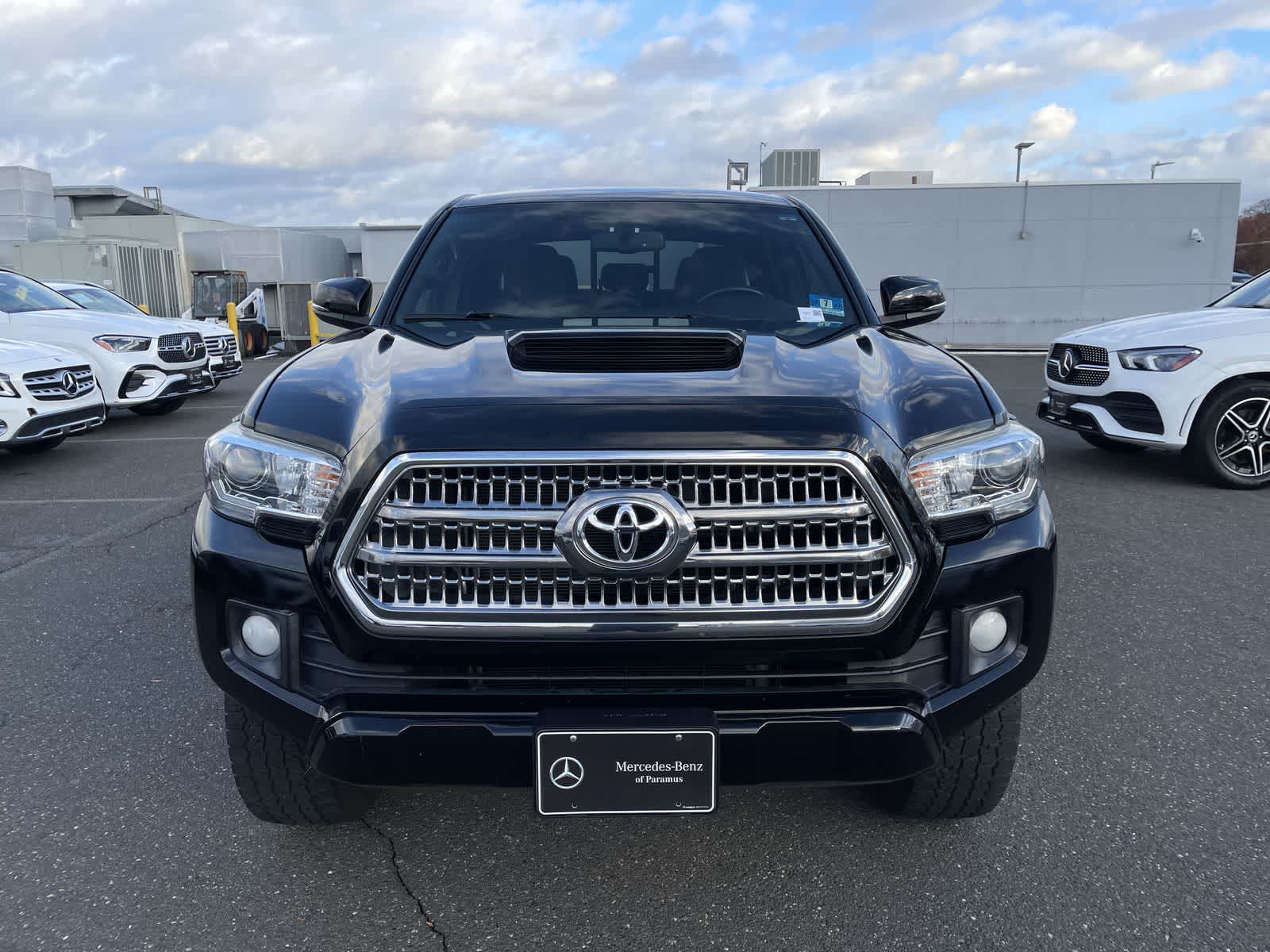 Thumbnail: 2016 Toyota Tacoma - 18