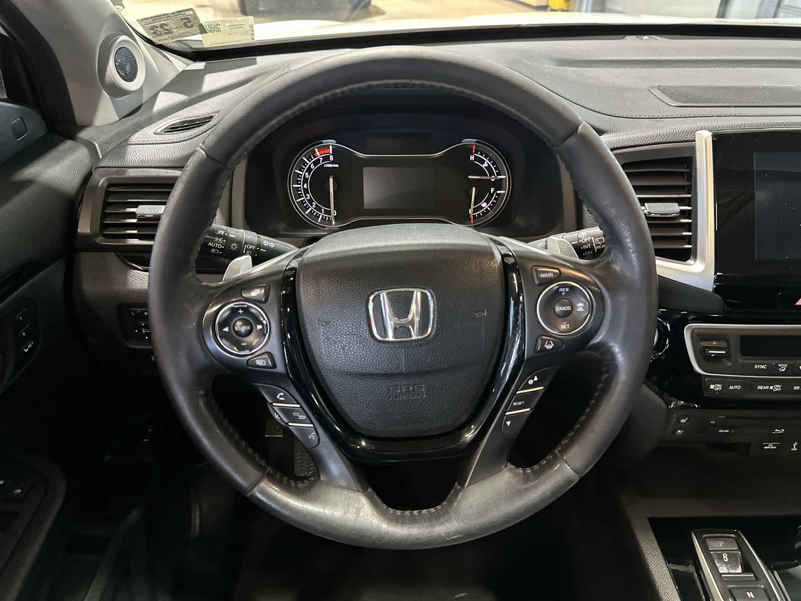 Thumbnail: 2017 Honda Pilot - 27