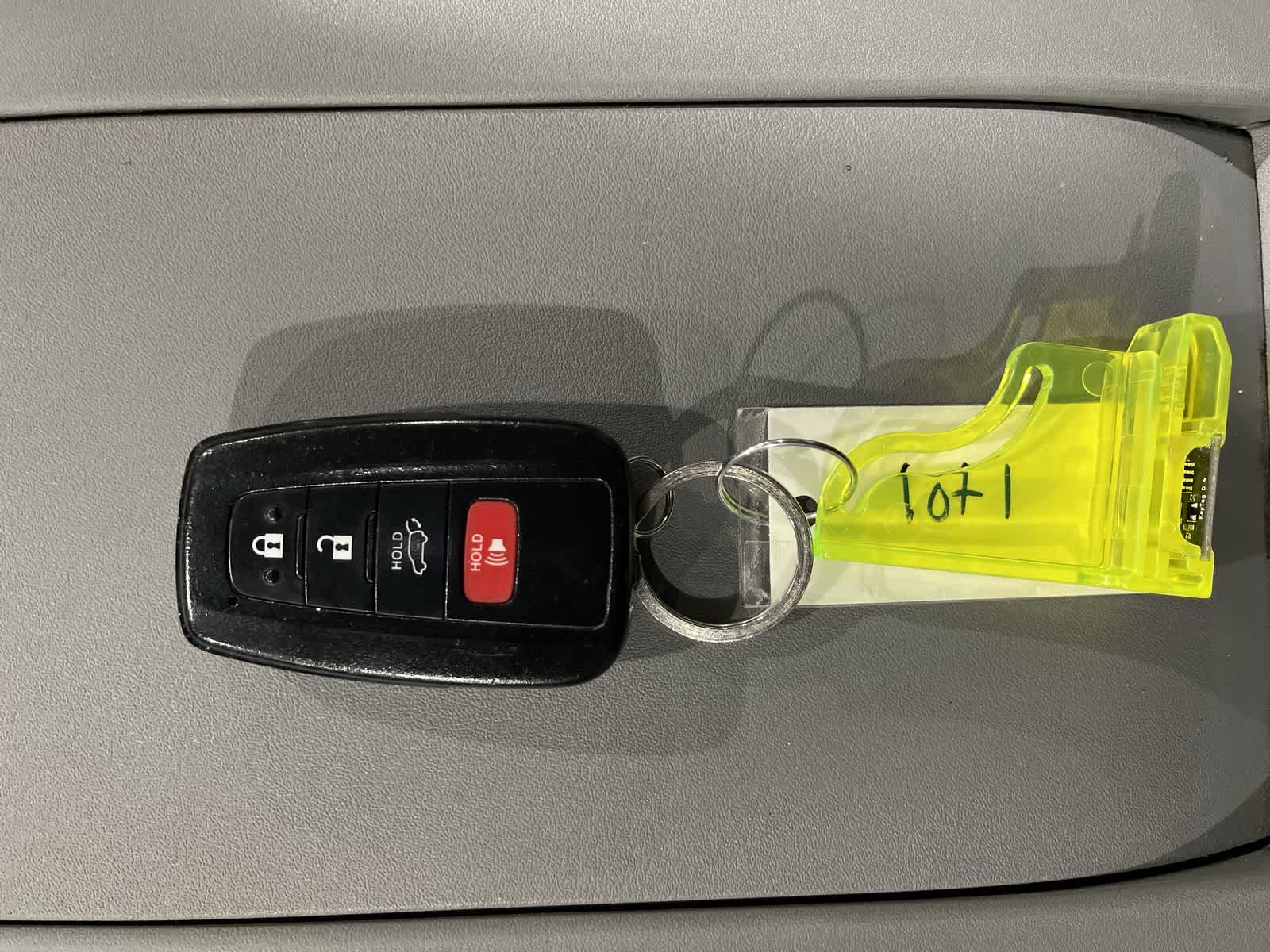 Thumbnail: 2020 Toyota Highlander - 32