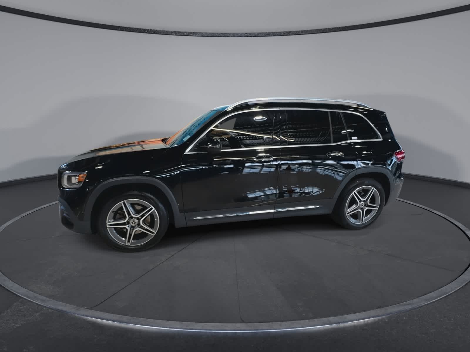 Thumbnail: 2022 Mercedes-Benz GLB - 6